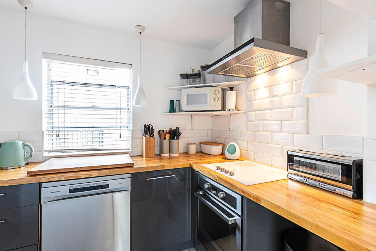 Modern Borough Retreat With Private Terrace * London